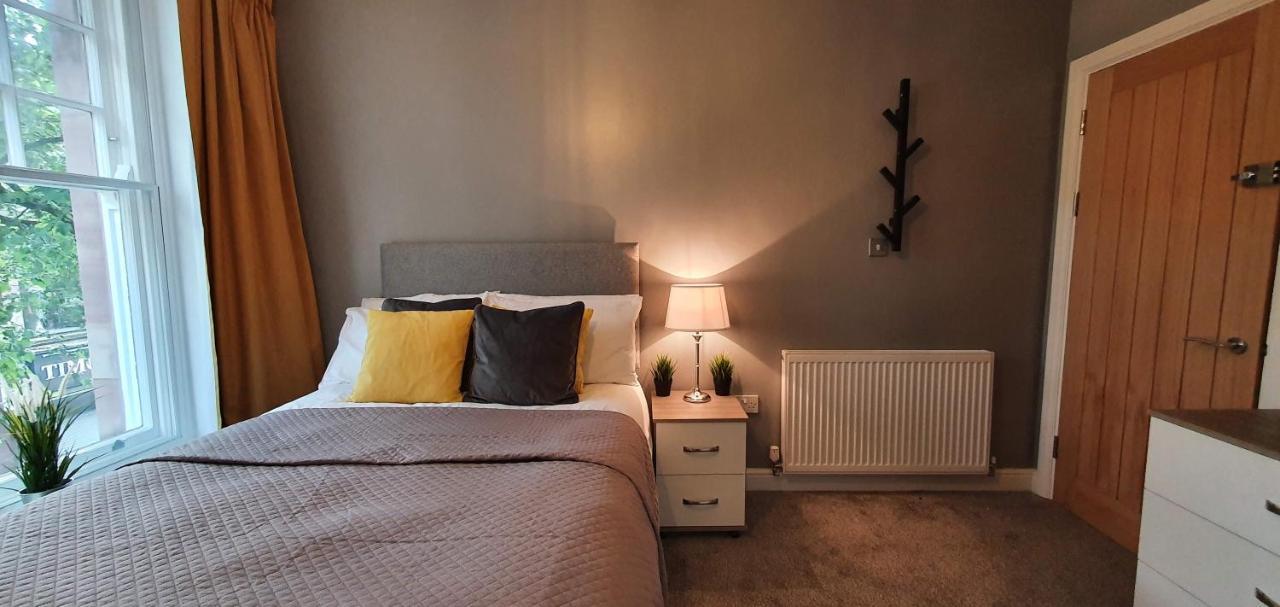 Darwin Stays - Service Accommodation In Newcastle Under Lyme City Centre Eksteriør bilde