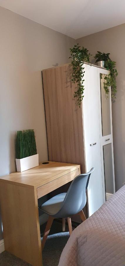 Darwin Stays - Service Accommodation In Newcastle Under Lyme City Centre Eksteriør bilde