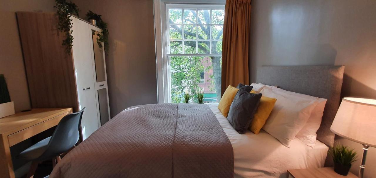 Darwin Stays - Service Accommodation In Newcastle Under Lyme City Centre Eksteriør bilde