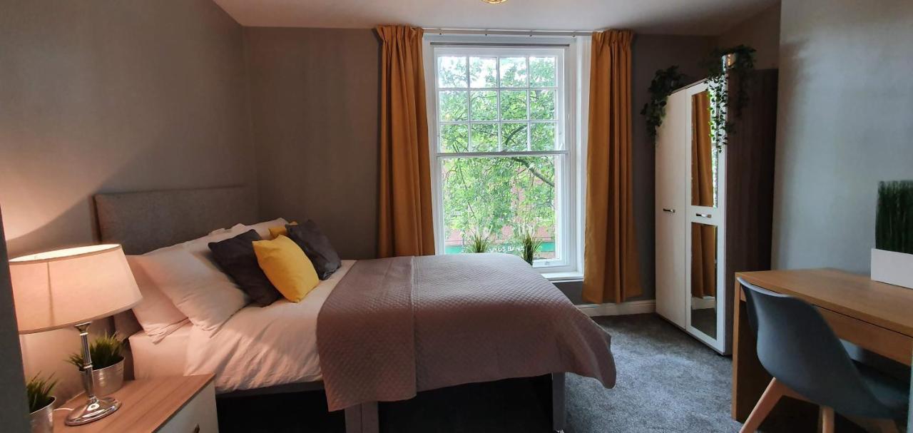 Darwin Stays - Service Accommodation In Newcastle Under Lyme City Centre Eksteriør bilde