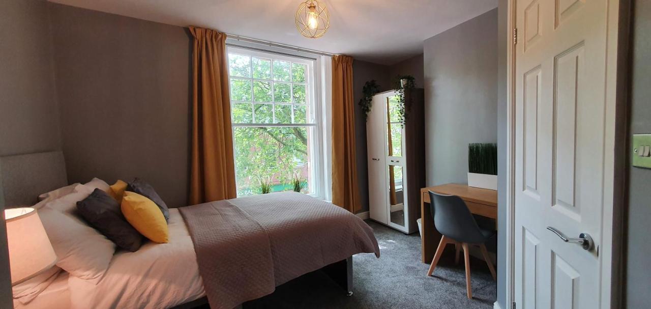 Darwin Stays - Service Accommodation In Newcastle Under Lyme City Centre Eksteriør bilde