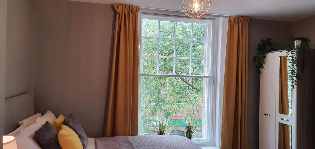 Darwin Stays - Service Accommodation In Newcastle Under Lyme City Centre Eksteriør bilde
