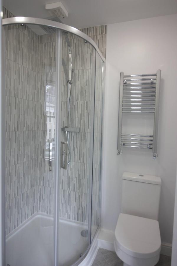 Darwin Stays - Service Accommodation In Newcastle Under Lyme City Centre Eksteriør bilde