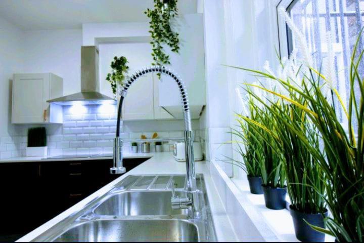 Darwin Stays - Service Accommodation In Newcastle Under Lyme City Centre Eksteriør bilde