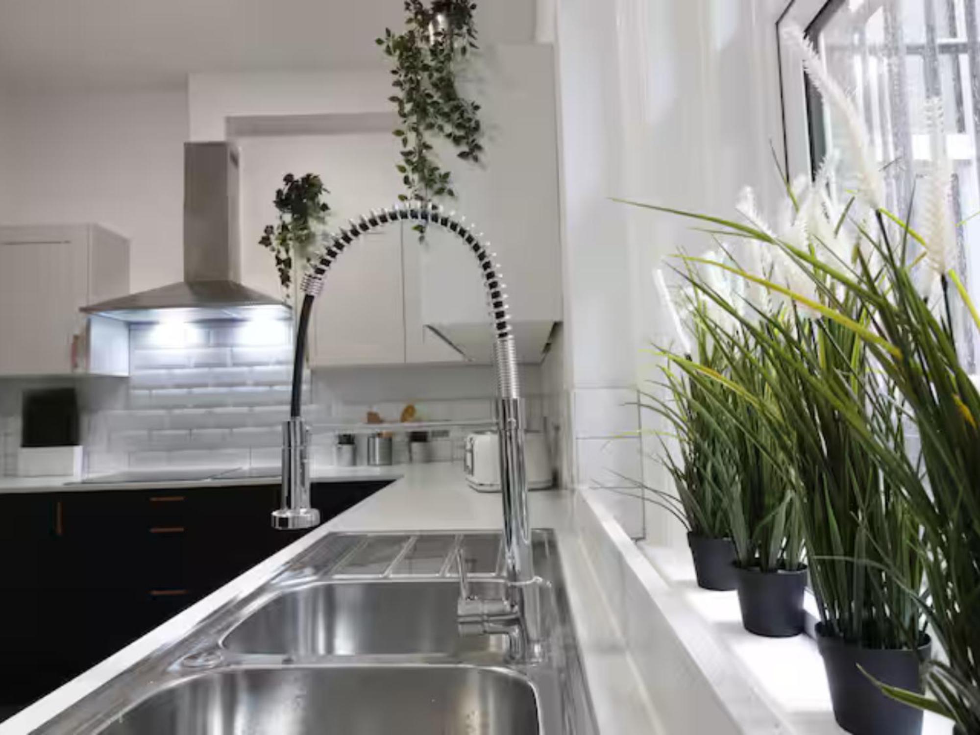 Darwin Stays - Service Accommodation In Newcastle Under Lyme City Centre Eksteriør bilde