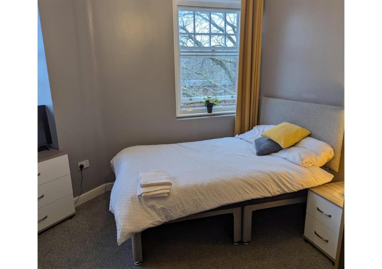 Darwin Stays - Service Accommodation In Newcastle Under Lyme City Centre Eksteriør bilde