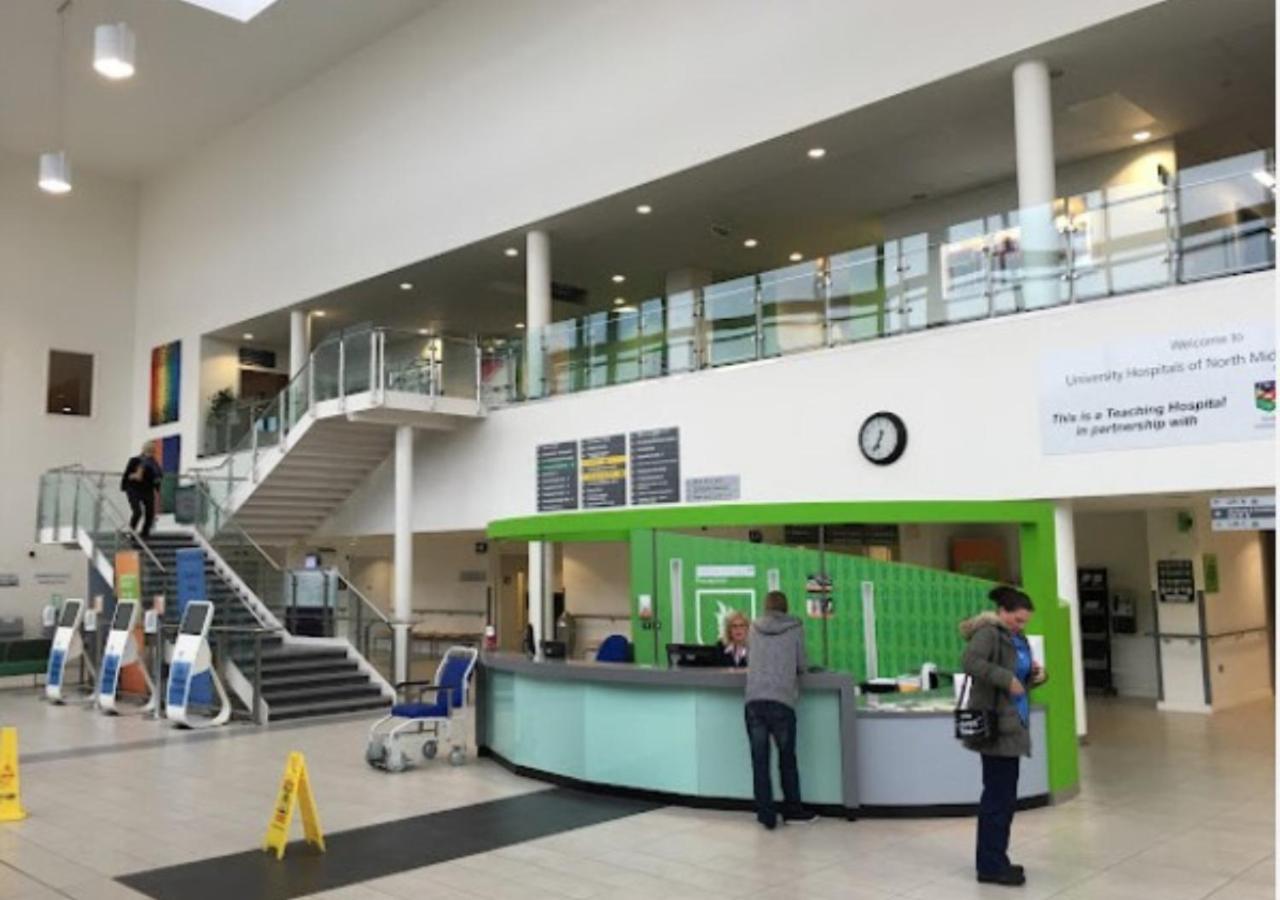 Darwin Stays - Service Accommodation In Newcastle Under Lyme City Centre Eksteriør bilde