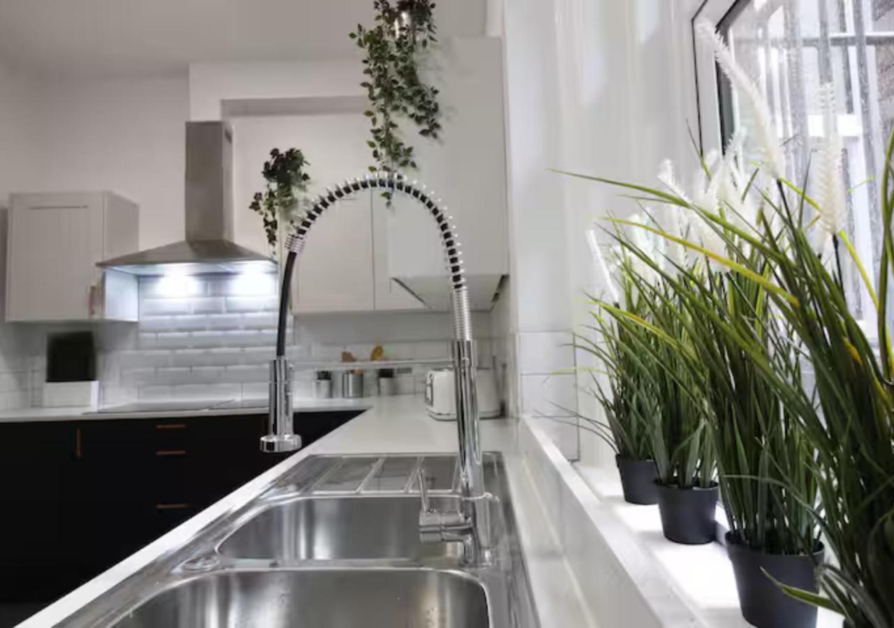 Darwin Stays - Service Accommodation In Newcastle Under Lyme City Centre Eksteriør bilde